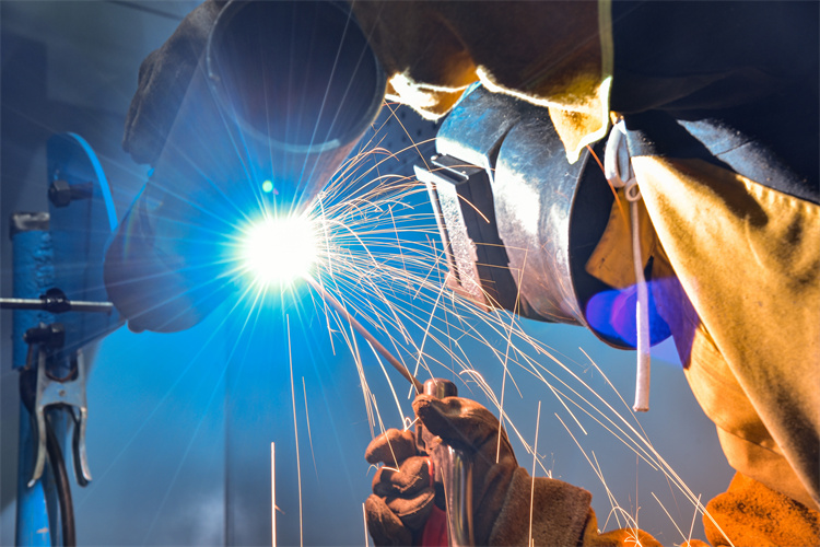 职业不稳逆袭指南：学焊接技术，做职场 “焊” 卫者