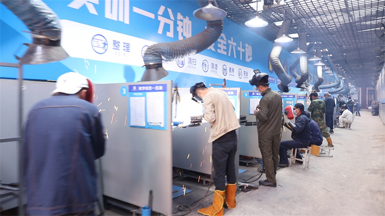 我校焊接工位火热预定中！年底学焊接，来年好就业！